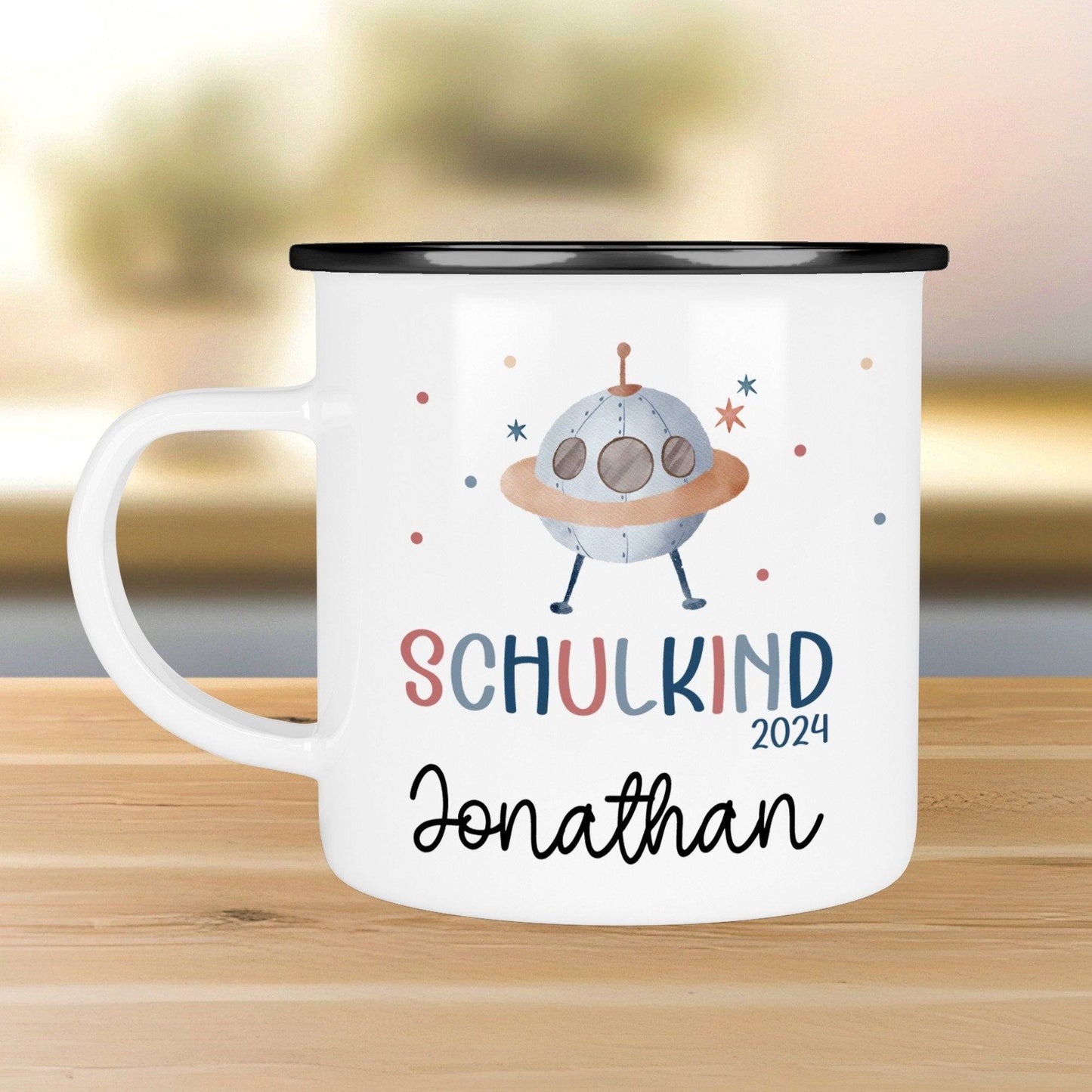 Schulanfang Kindertasse Schulkind 2024 mit UFO-Weltraum-Motiv - personalisierte Emaille-Tasse mit Namen - ideales Einschulungsgeschenk kleinebuchstaben