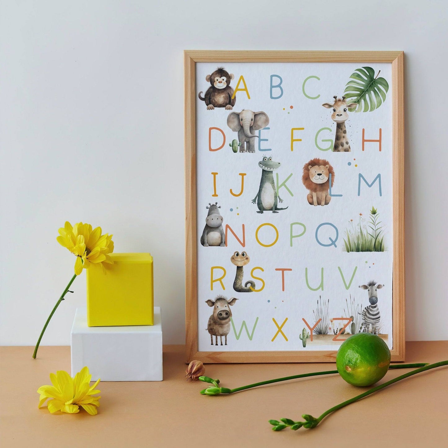 ABC Poster, Tieralphabet - DIN A4 oder A3 | Afrikanisches Safari Alphabet Tiere | Lernposter fürs Kinderzimmer mit süßen Tier-Motiven. kleinebuchstaben Gedruckt in DIN A4