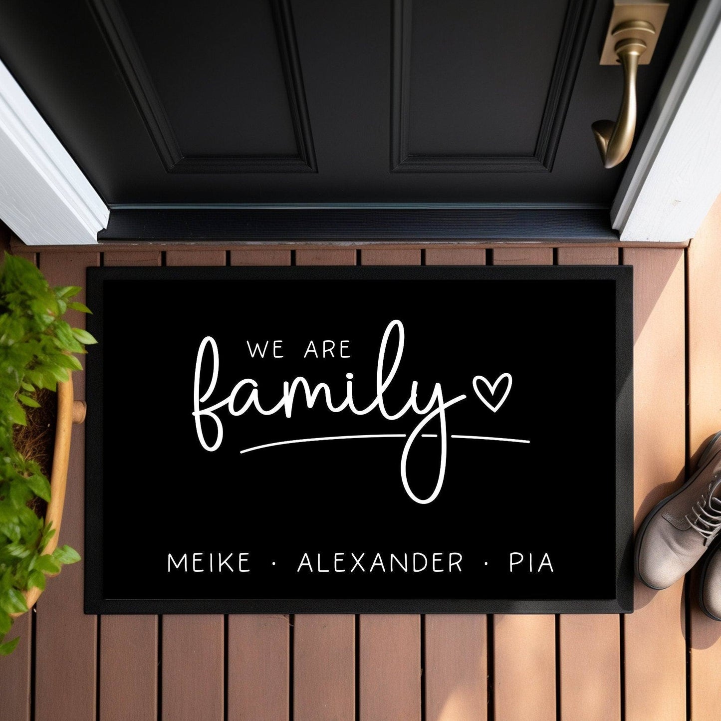 Personalisierte Fußmatte - Fussmatte mit Wunschnamen | We are Family | 60 x 40 cm | Geschenkidee zum Umzug, Einzug für Familien kleinebuchstaben