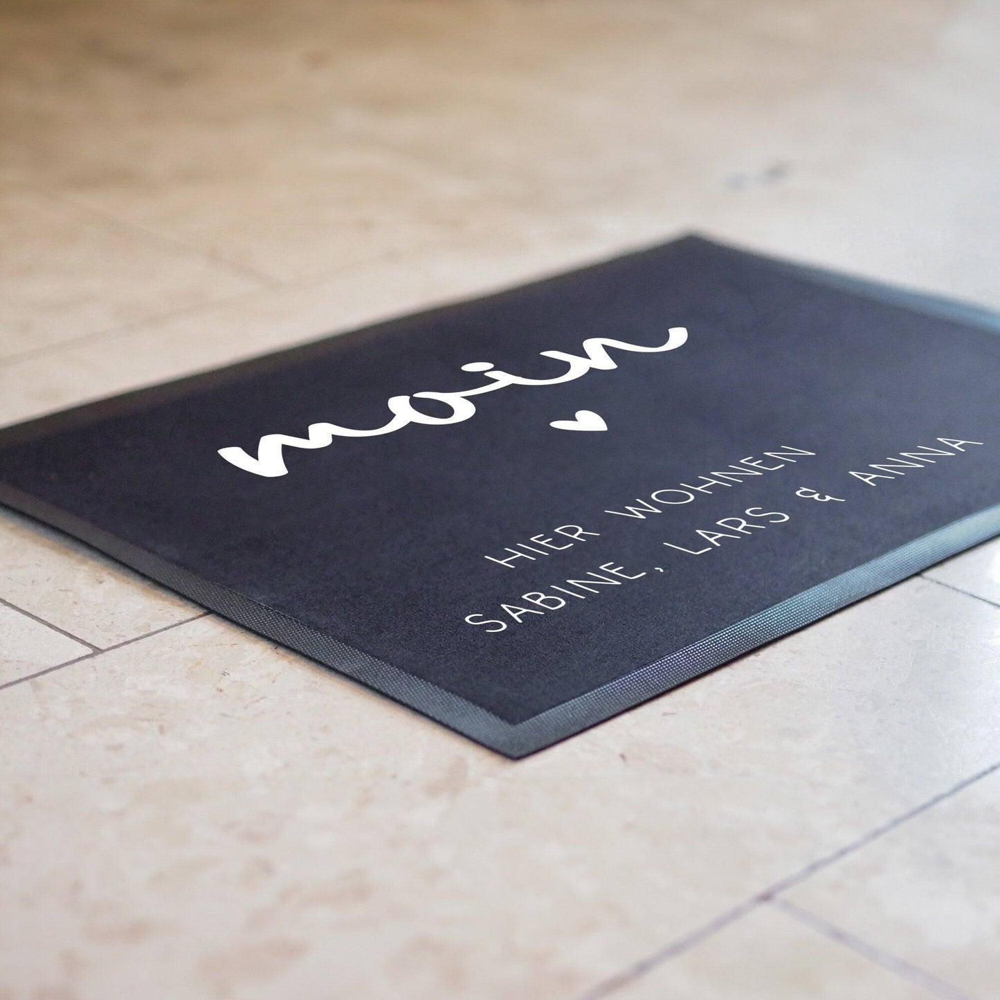 Personalisierte Fußmatte - Fussmatte mit Wunschnamen | Moin - Hier wohnen | 60 x 40 cm | Geschenkidee zum Umzug, Einzug für Familien, Umzug kleinebuchstaben