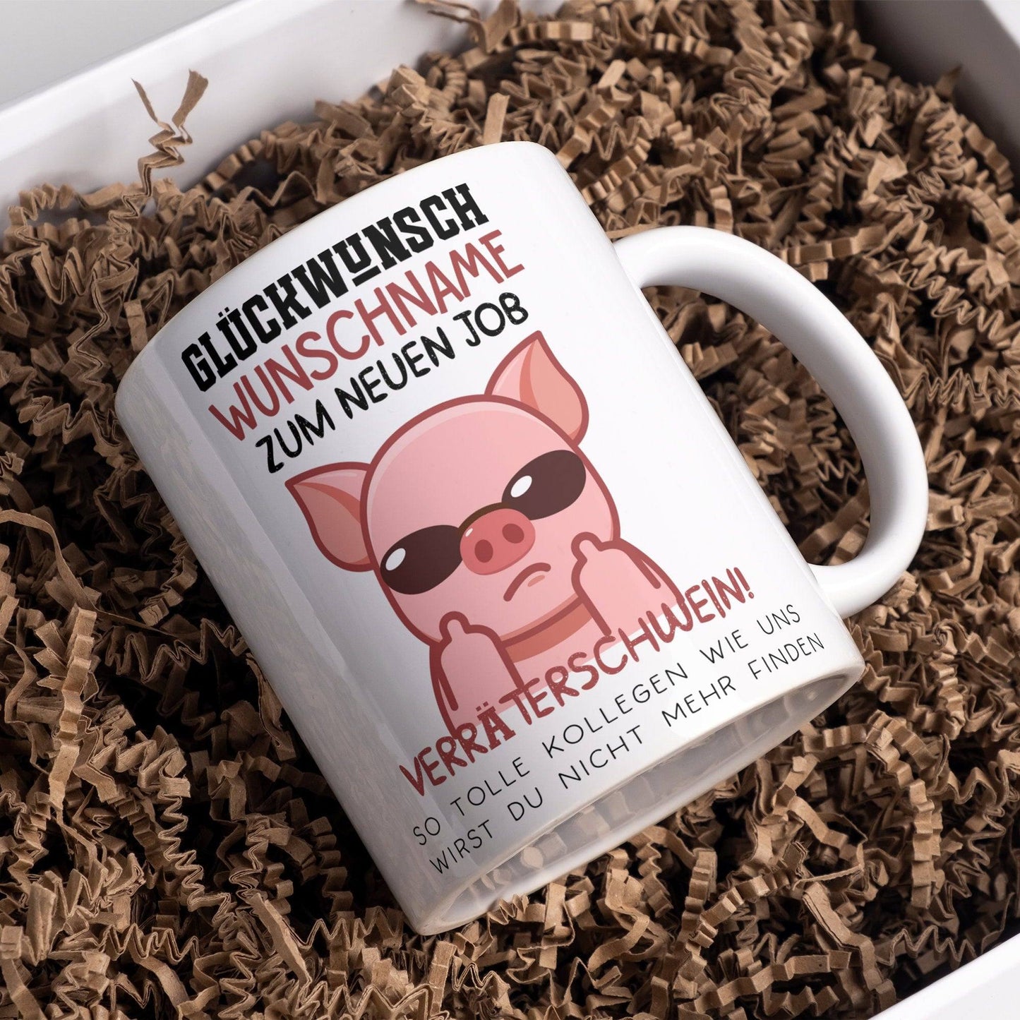 Personalisierte Tasse mit Spruch: Glückwunsch zum neuen Job Verräter! - Abschiedsgeschenk Kollegen - Kaffeetasse Sparschwein kleinebuchstaben