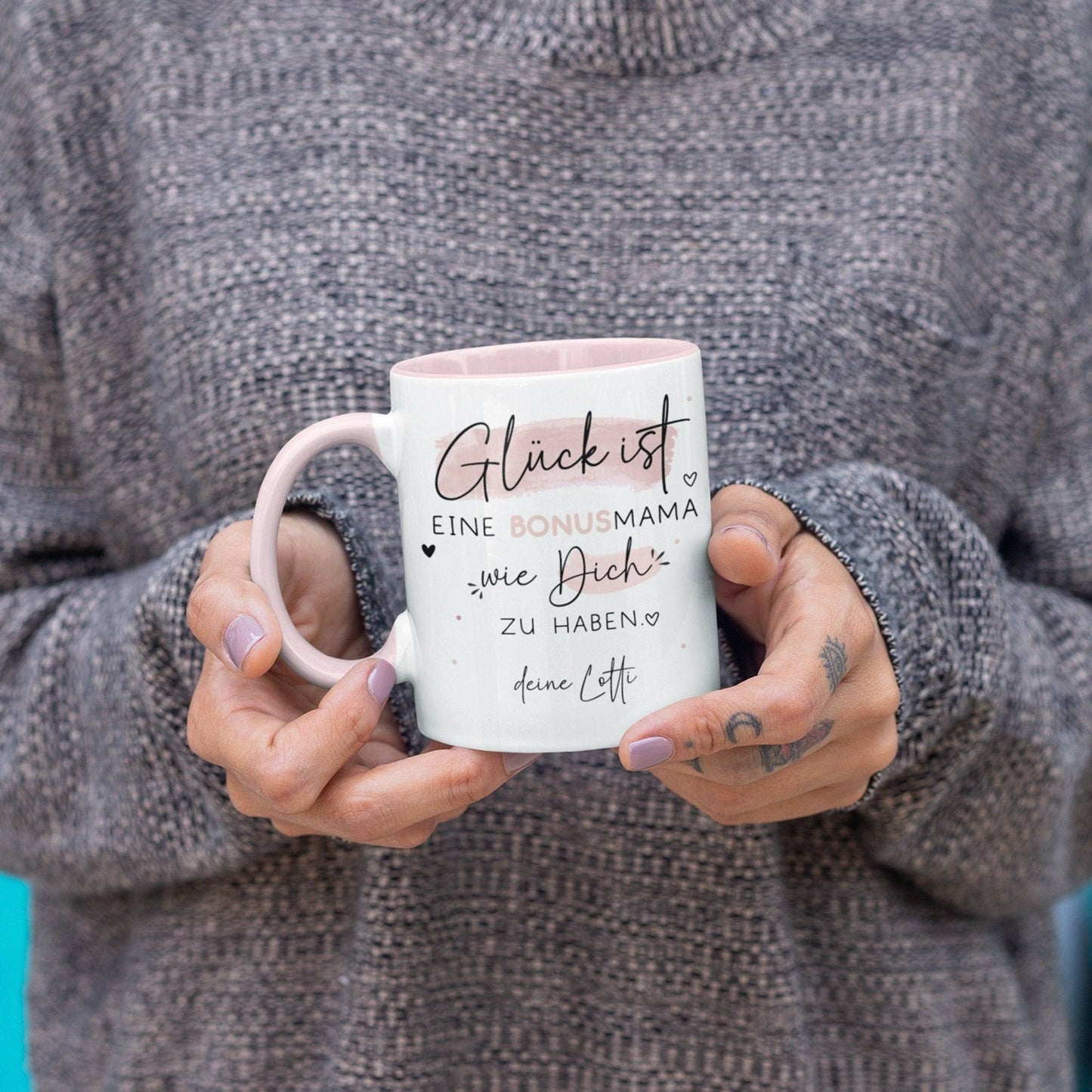 Tasse Bonusmama Muttertag personalisiert – Motiv: Glück ist eine BONUSMAMA wie dich zu haben - Geschenk zum Geburtstag, Ostern, Weihnachten kleinebuchstaben