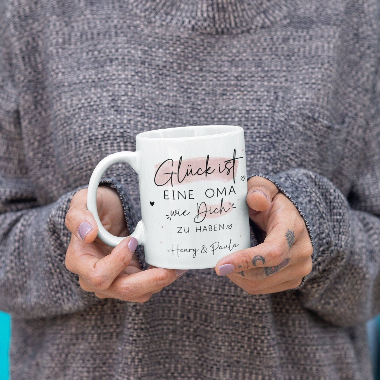 Handgefertigte Personalisierte Tasse – Glück ist eine OMA wie dich zu haben - Geschenk zum Muttertag Geburtstag, Ostern, Weihnachten - Name kleinebuchstaben
