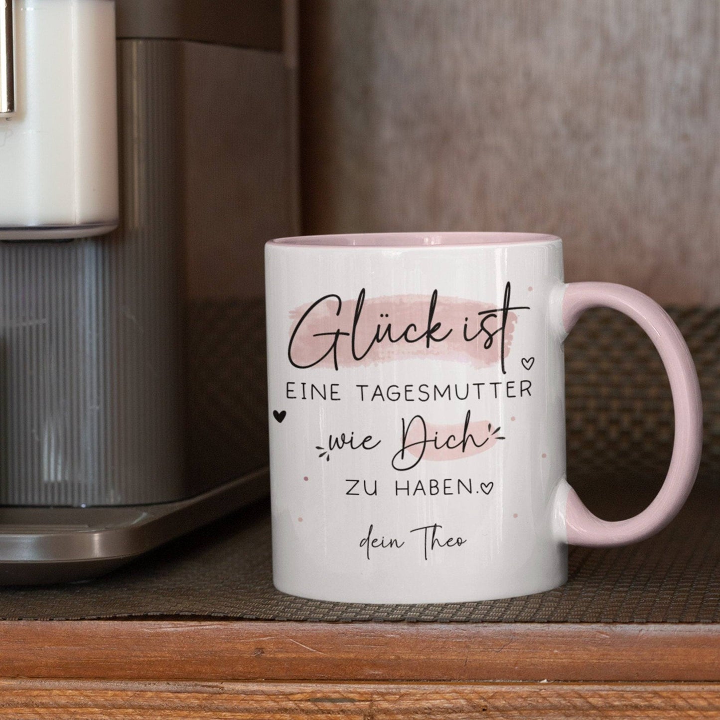 Handgefertigte Personalisierte Tasse mit Wunschnamen – Glück ist eine TAGESMUTTER wie dich zu haben - Geschenk zu Ostern, Weihnachten - Name kleinebuchstaben