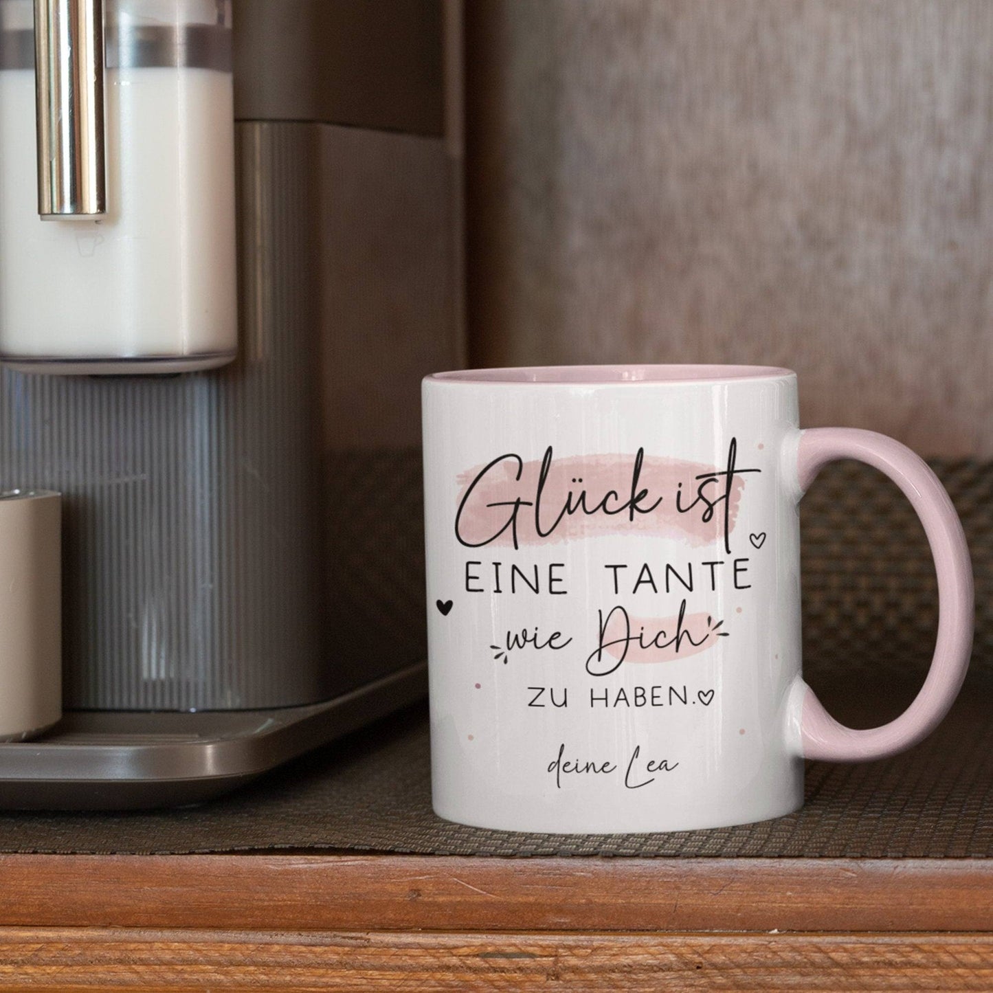Handgefertigte Personalisierte Tasse mit Wunschnamen – Glück ist eine TANTE wie dich zu haben - Geschenk zu Ostern, Weihnachten, Geburtstag kleinebuchstaben