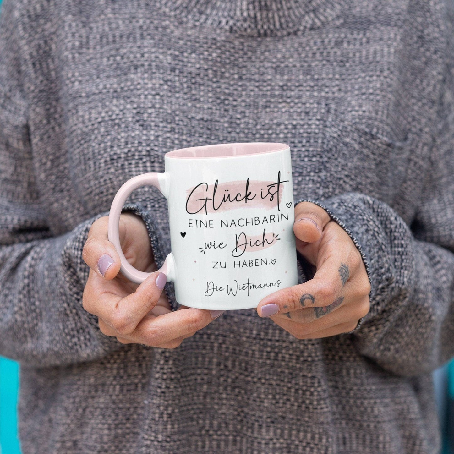 Handgefertigte Personalisierte Tasse – Glück ist eine NACHBARIN wie dich zu haben - Geschenk zum, Geburtstag, Ostern, Weihnachten mit Name kleinebuchstaben