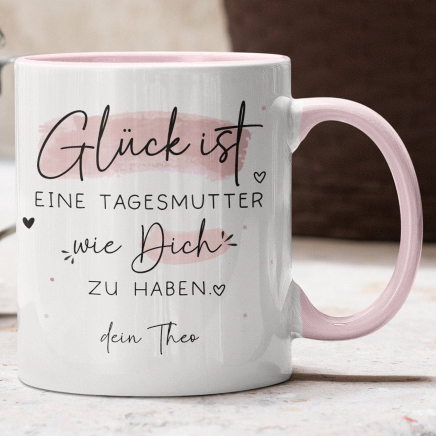 Handgefertigte Personalisierte Tasse mit Wunschnamen – Glück ist eine TAGESMUTTER wie dich zu haben - Geschenk zu Ostern, Weihnachten - Name kleinebuchstaben Tagesmutter - Rosa