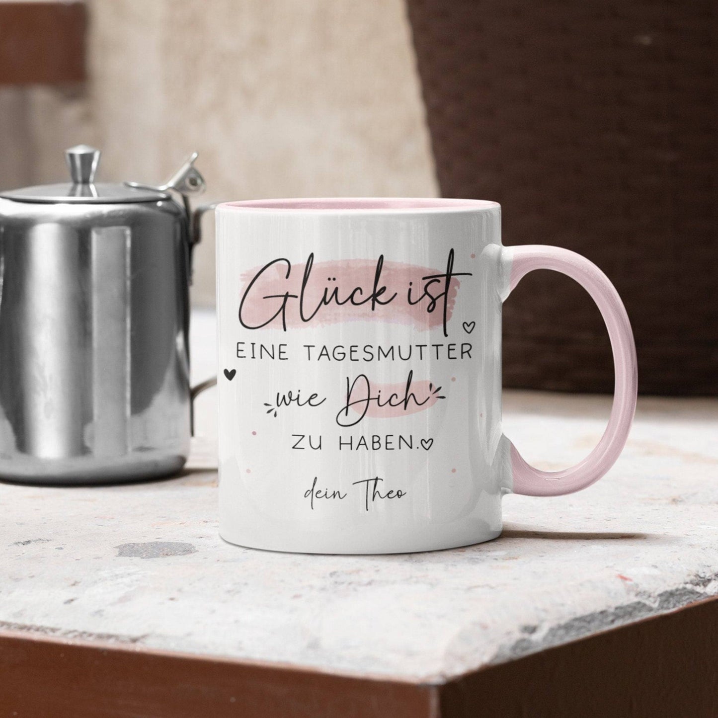 Handgefertigte Personalisierte Tasse mit Wunschnamen – Glück ist eine TAGESMUTTER wie dich zu haben - Geschenk zu Ostern, Weihnachten - Name kleinebuchstaben