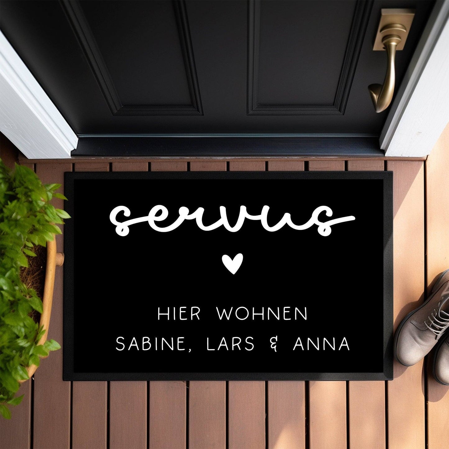 Personalisierte Fußmatte - Fussmatte mit Wunschnamen | Servus - Hier wohnen | 60x 40 cm | Geschenkidee zum Umzug, Einzug für Familien, Umzug kleinebuchstaben