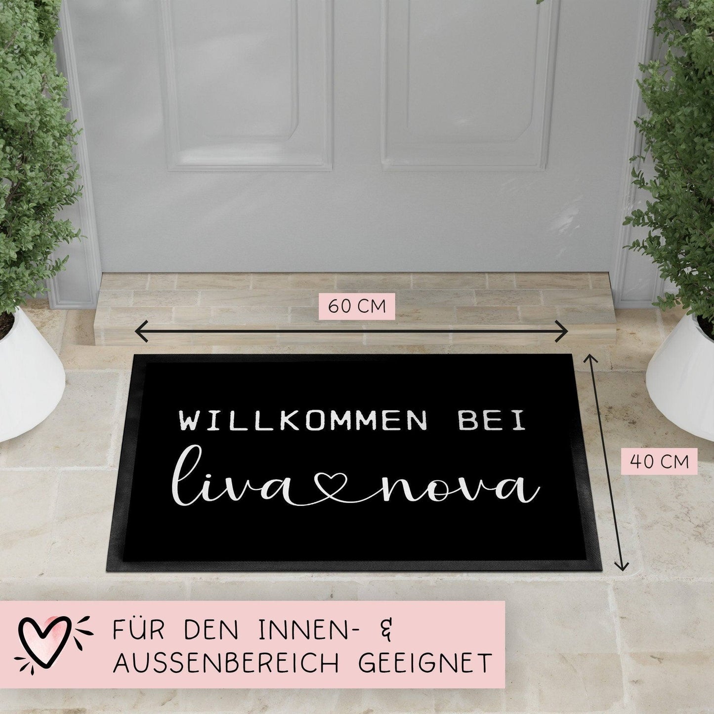Personalisierte Fußmatte "Willkommen bei" & (Namen) | Willkommen bei | 60 x 40 cm | Geschenkidee zum Umzug, Einzug für Familien, Umzug kleinebuchstaben