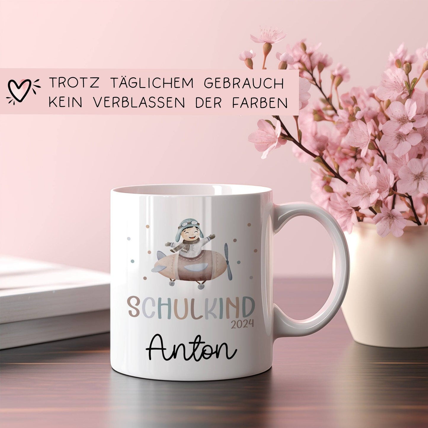 Kindertasse Schulkind 2024 mit Flugzeug-Motiv - personalisierte Kakao Tasse mit Namen - ideales Kindergeschirr - perfektes Geschenk Kinder kleinebuchstaben