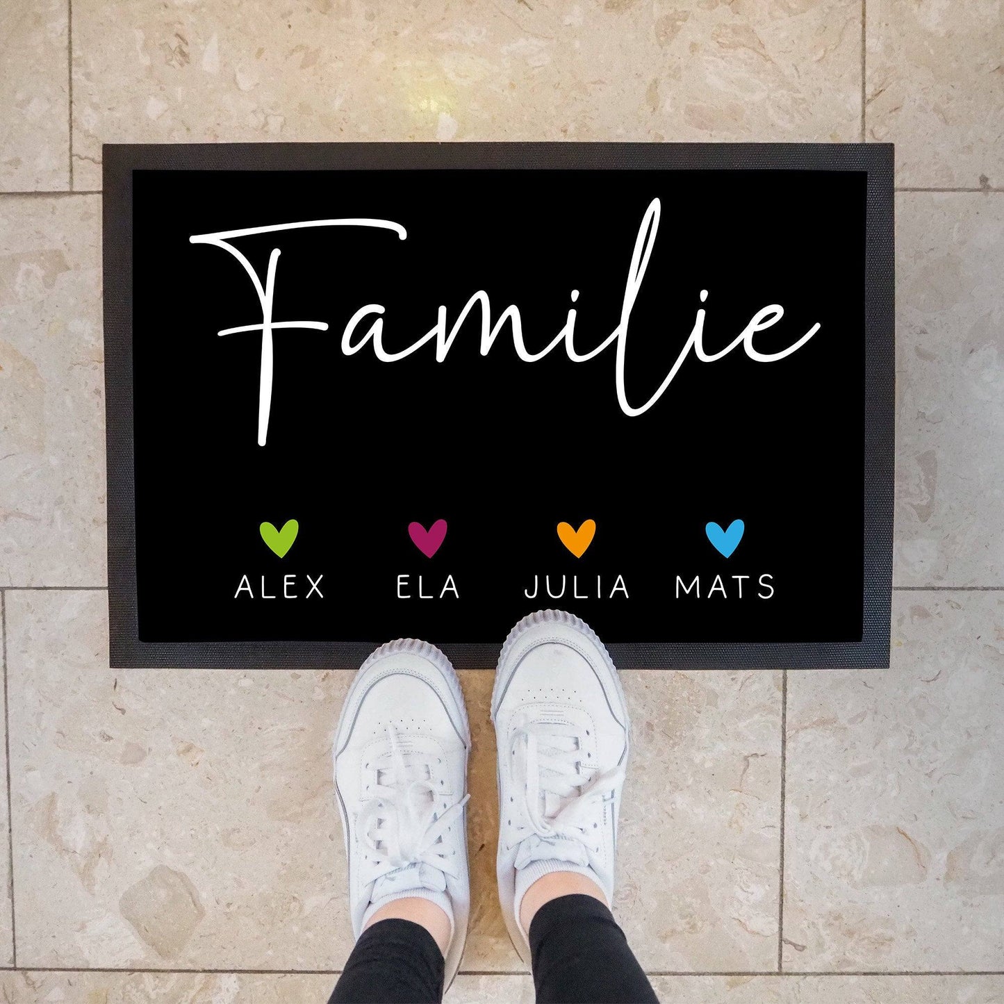 Personalisierte Fußmatte - Fussmatte mit Wunschnamen | Familie mit Herzen | 60x40 cm | Geschenkidee zum Umzug, Einzug für Familien, Umzug  kleinebuchstaben