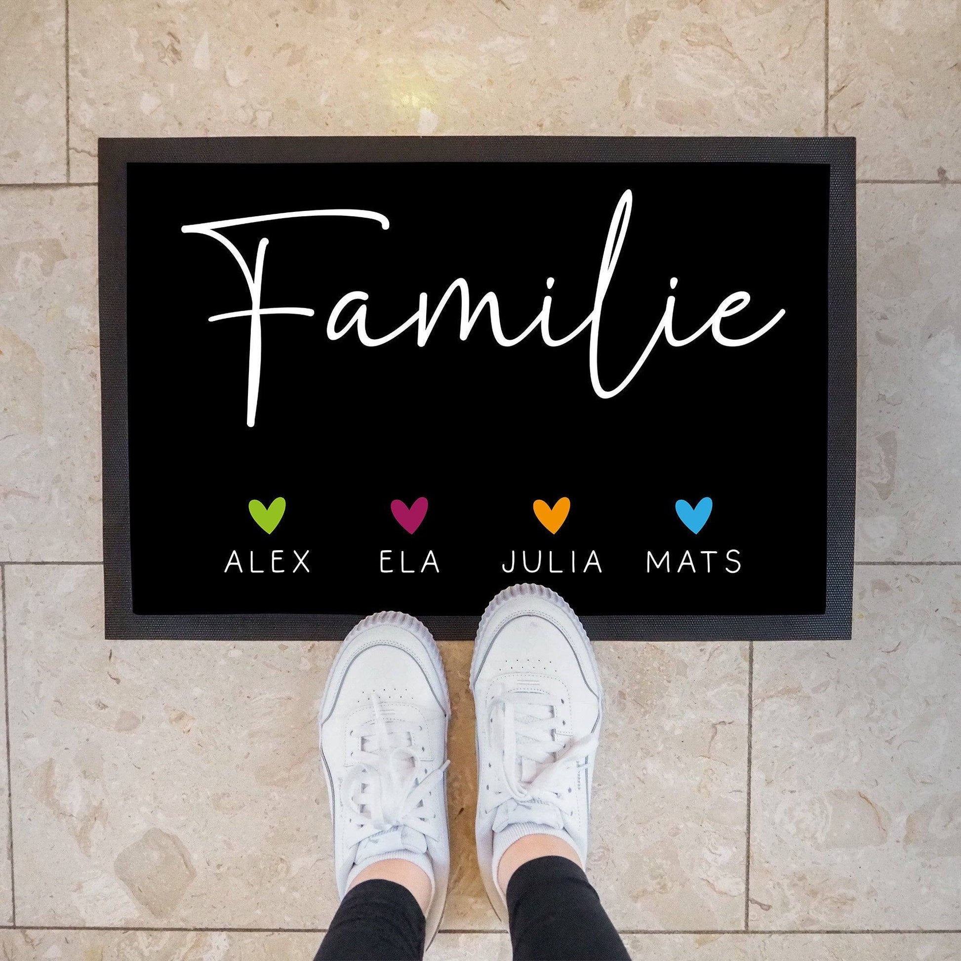 Personalisierte Fußmatte - Fussmatte mit Wunschnamen | Familie mit Herzen | 60x40 cm | Geschenkidee zum Umzug, Einzug für Familien, Umzug  kleinebuchstaben