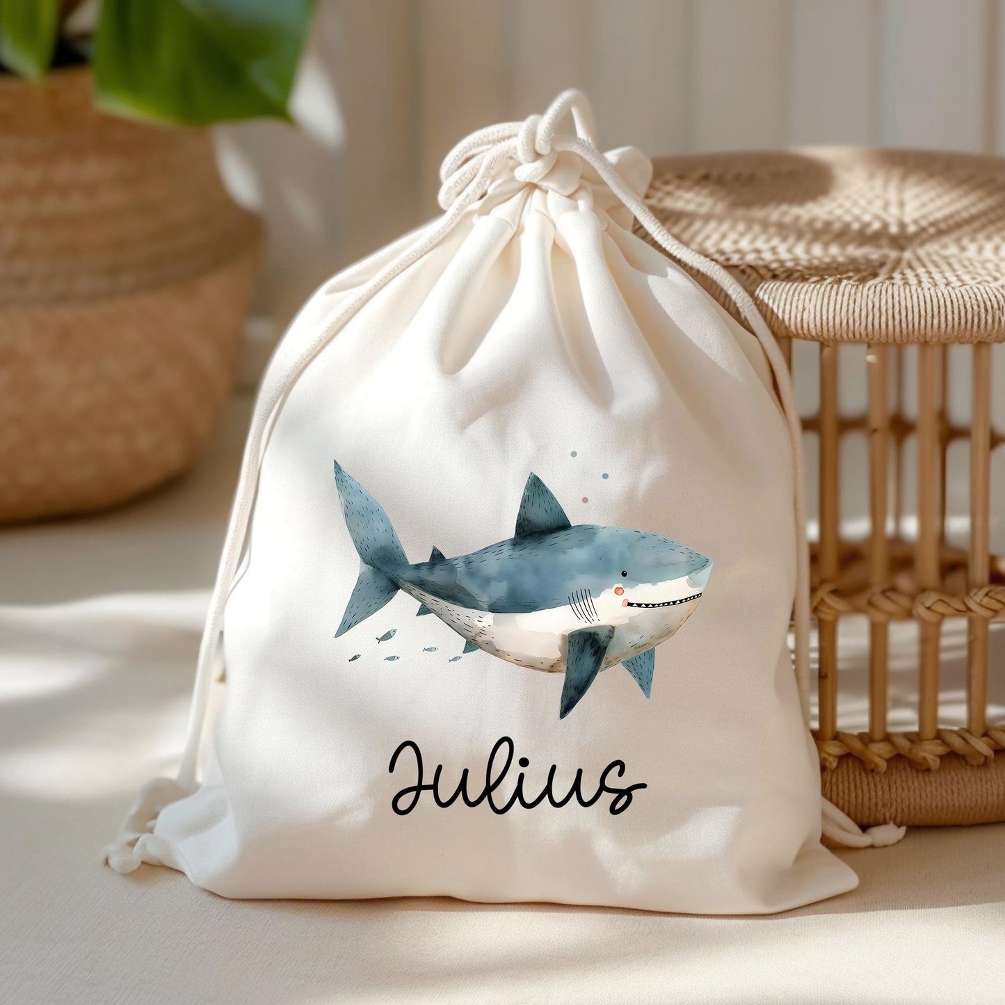 Stofftasche Beutel mit Namen Hai - Personalisierte Kinder Beutel Kindertasche - Wechselwäsche, Schmutzwäsche Tragetasche - Wechselkleidung kleinebuchstaben Turnbeutel Schriftart 1