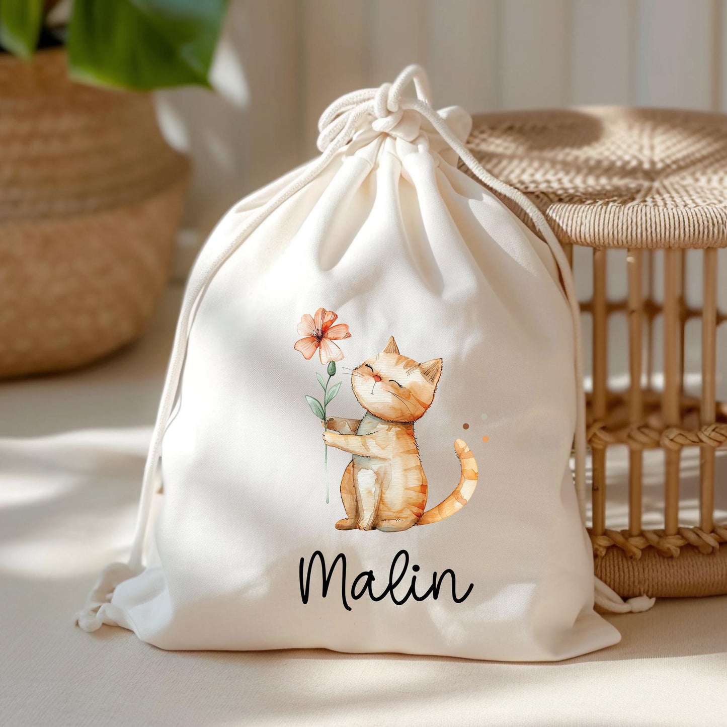 Personalisierte Stofftasche Katze Name - Kinder Beutel Kindertasche mit Wunschname - Wechselwäsche - Wechselkleidung - Tragetasche - Mietze kleinebuchstaben Turnbeutel Schriftart 1