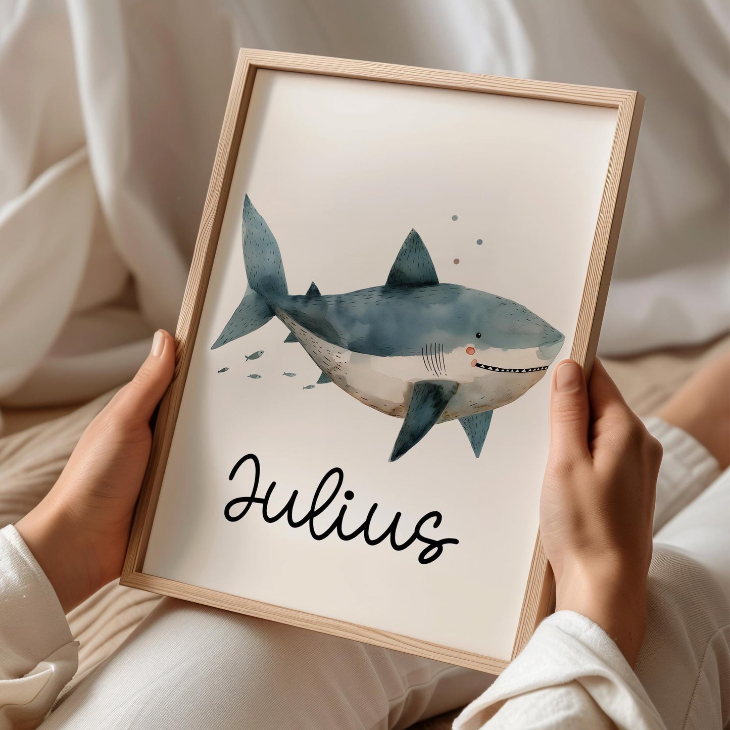 Poster Hai A2 A3 A4 Wunschname Kinderposter Poster Kinderzimmer Poster Baby Geschenk Mädchen Geschenk Junge Poster Kinder Tierposter Meer kleinebuchstaben DIN A4 (21x29,7 cm) Schriftart 1