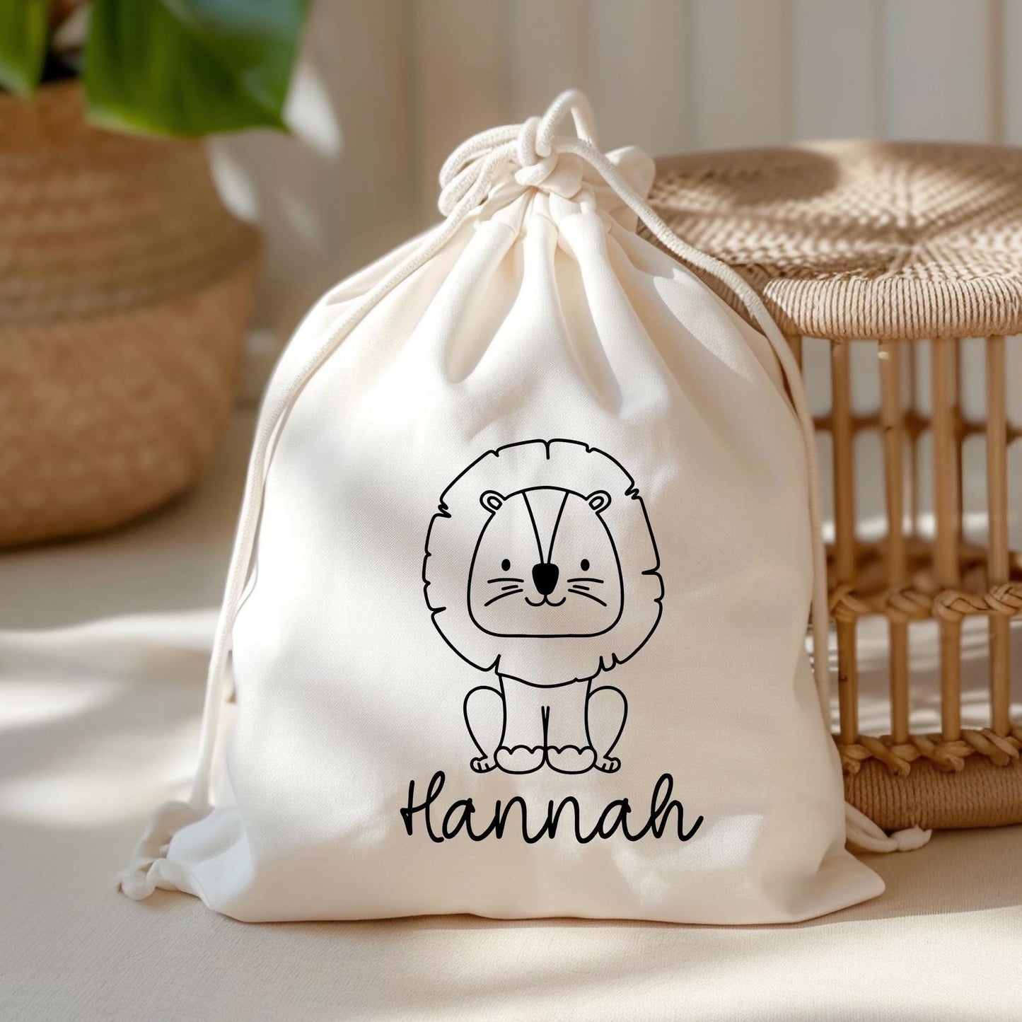 Löwe Stofftasche Tasche Personalisiert & Name - Kinder Beutel Kindertasche mit Wunschname - Wechselwäsche Jutebeutel - Kindergarten Schule kleinebuchstaben Turnbeutel Schriftart 1