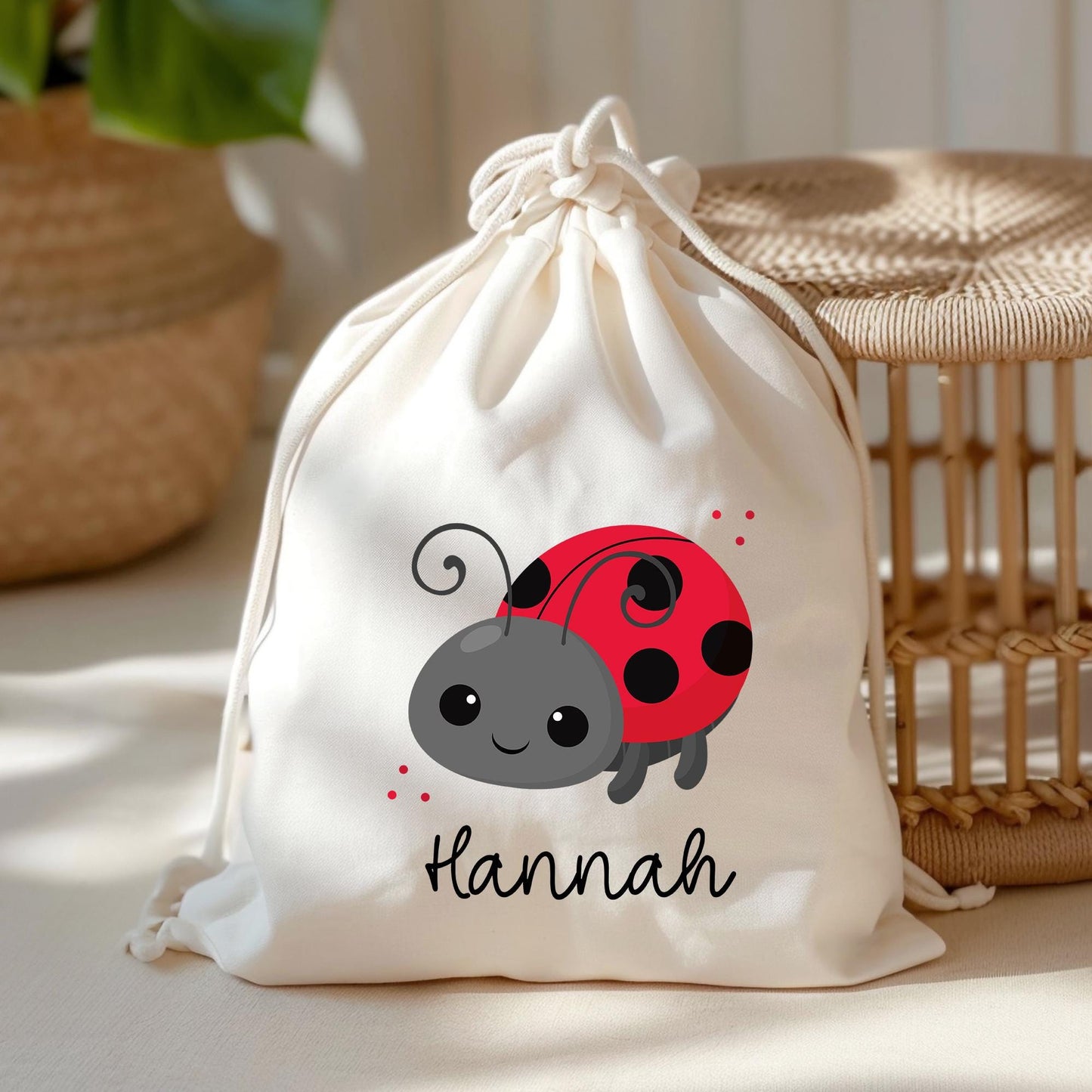 Marienkäfer Turnbeutel Personalisiert mit Namen Tasche Rucksack als Kindergarten, Sportbeutel, Schule, Wäschebeutel Weihnachten Nikolaus kleinebuchstaben Liegend Schriftart 1