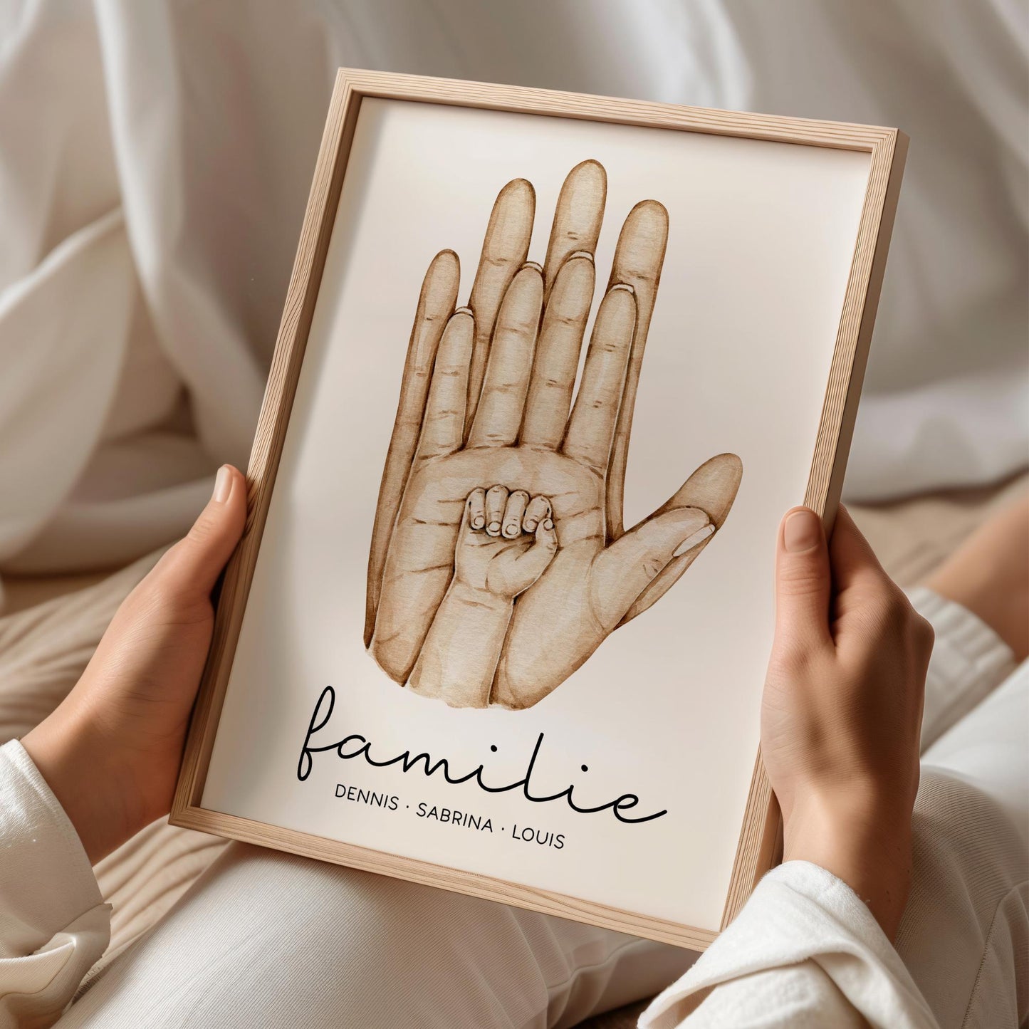 Familienposter mit Händen, Bild Familie, Familienschild mit Familienname und Namen der Eltern und Kinder, personalisiertes Familiengeschenk kleinebuchstaben Familie 04 DIN A5 148 x 210 mm
