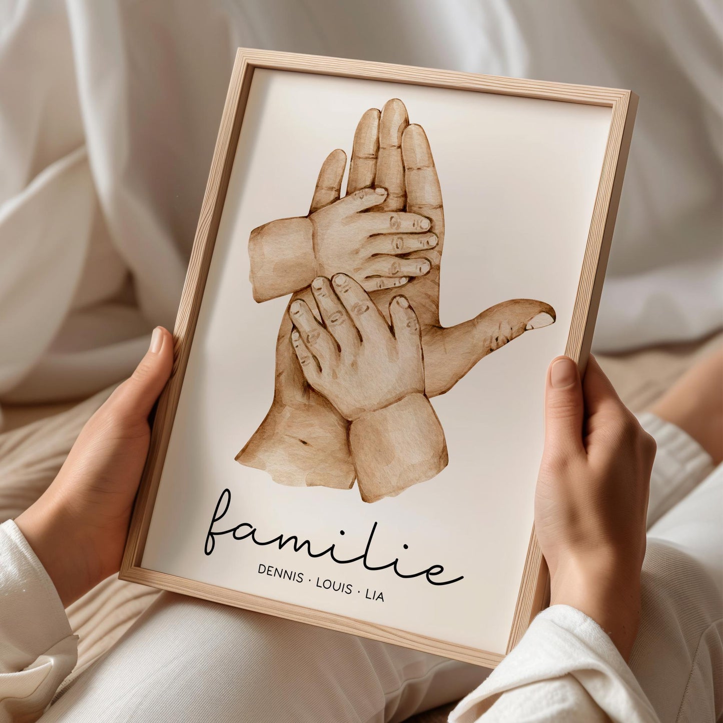 Familienposter mit Händen, Bild Familie, Familienschild mit Familienname und Namen der Eltern und Kinder, personalisiertes Familiengeschenk kleinebuchstaben Familie 06 DIN A5 148 x 210 mm