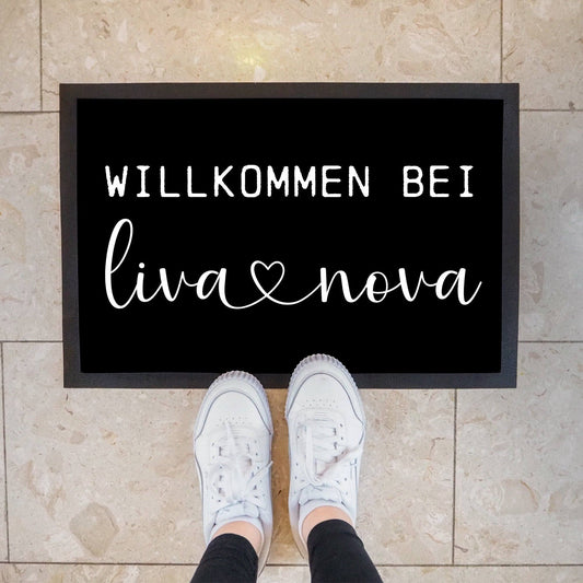 Personalisierte Fußmatte - Willkommen bei - Vornamen - Wunschname - Türmatte Fußabtreter Schmutzfangmatte - Dünn - Rutschfest - Umzug  kleinebuchstaben