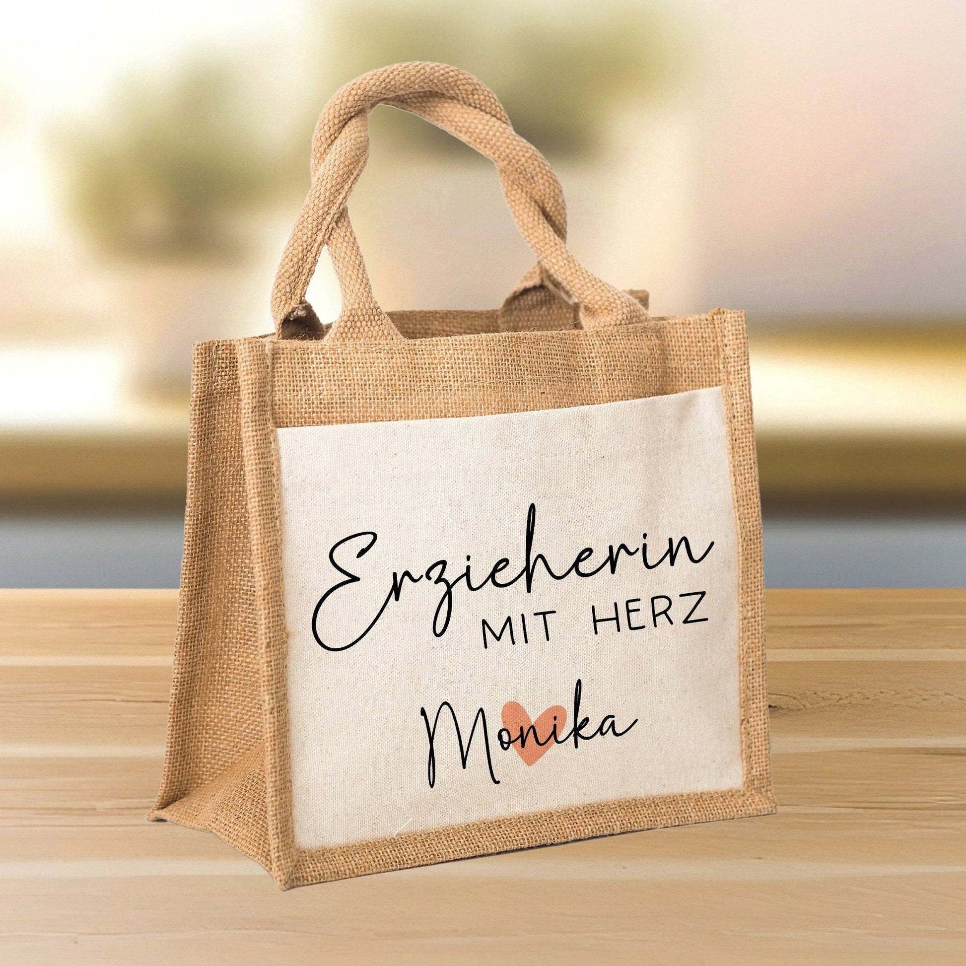 Erzieherin mit Herz - Personalisierte Tasche Jute - Geschenk Juteasche Abschiedsgeschenk Schule Kindergarten - Beste Erzieherin Wunschtext  kleinebuchstaben   