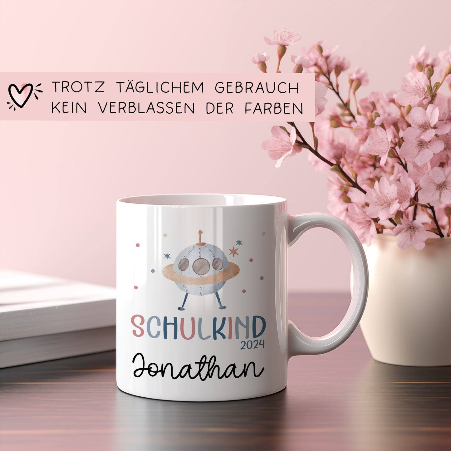 Kindertasse Schulkind 2024 mit UFO-Weltraum-Motiv - personalisierte Kakao Tasse mit Namen - ideales Einschulungsgeschenk  kleinebuchstaben   