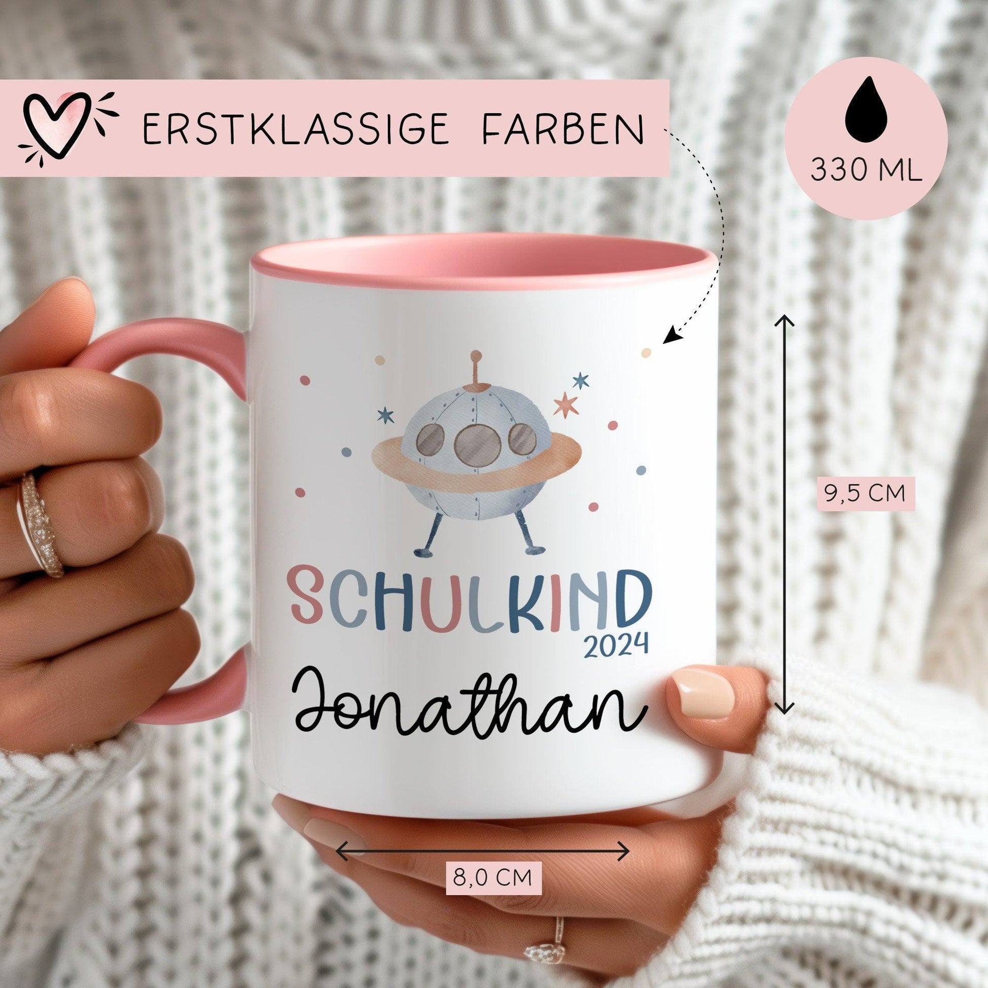 Schulkind 2024 Tasse Einschulungsgeschenk mit UFO-Weltraum-Motiv Kindertasse - personalisierte Kakao Tasse mit Namen  kleinebuchstaben   