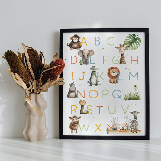 ABC Poster Tieralphabet - DIN A4 oder A3 | Afrikanisches Safari Alphabet Tiere | Lernposter fürs Kinderzimmer mit süßen Tier-Motiven.  kleinebuchstaben Gedruckt in DIN A3  