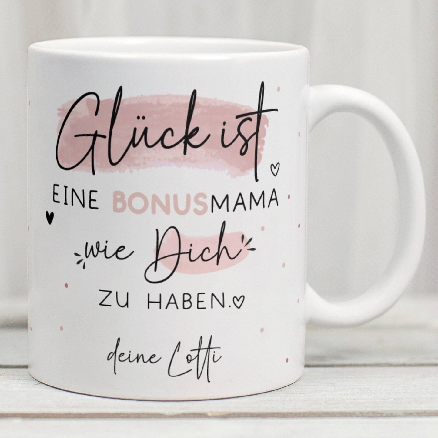 Handgefertigte Personalisierte "Glück ist..." - Tasse. Mama, Oma, Tante, Schwester, Cousine, Hebamme, Nachbarin, Freundin, Wunschtext & Name  kleinebuchstaben Bonusmama - Weiß  