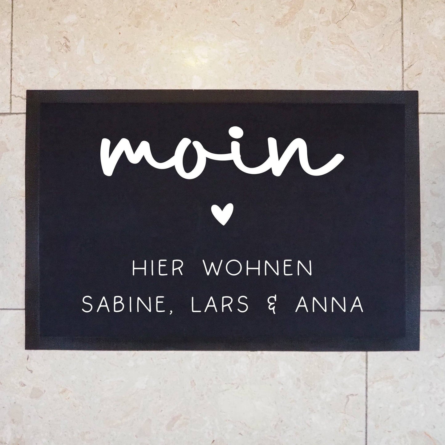 Personalisierte Fußmatte - Fussmatte mit Wunschnamen | Moin - Hier wohnen | 60 x 40 cm | Geschenkidee zum Umzug, Einzug für Familien, Umzug  kleinebuchstaben   