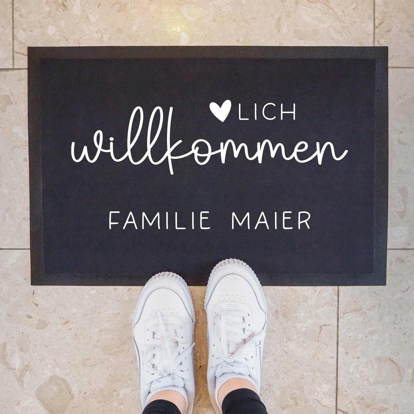 Personalisierte Fußmatte - Fussmatte mit Wunschnamen, Türvorleger, Türmatte| 60 x 40 cm | Geschenkidee zum Umzug, Einzug für Familien, Umzug  kleinebuchstaben H-lich Willkommen  