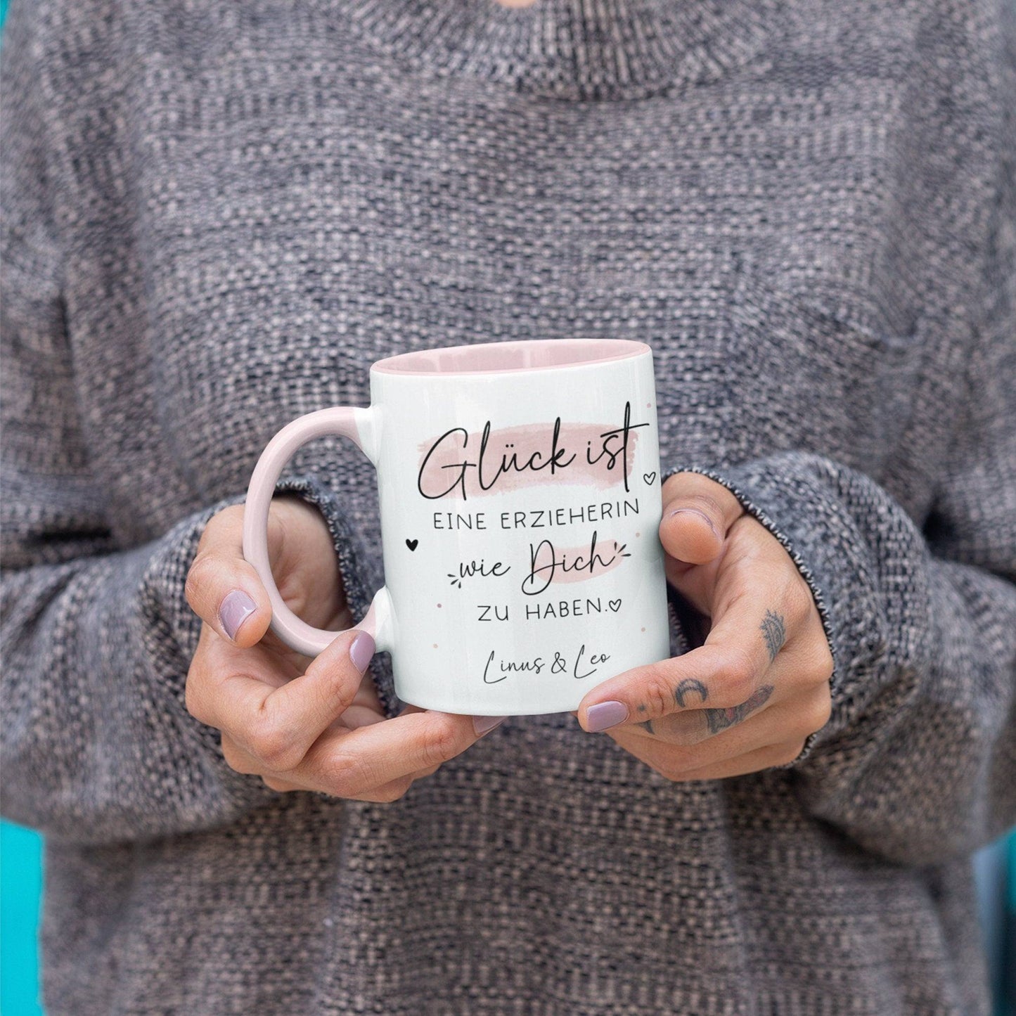 Personalisierte Tasse – Glück ist eine ERZIEHERIN wie dich zu haben -Geschenk zum Geburtstag, Ostern, Weihnachten mit Wunschnamen,Betreuerin  kleinebuchstaben   