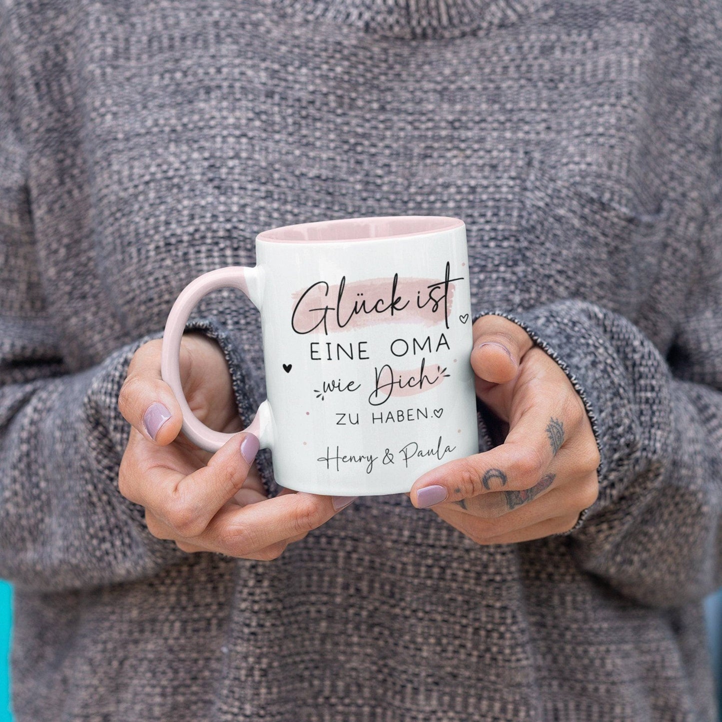 Handgefertigte Personalisierte Tasse – Glück ist eine OMA wie dich zu haben - Geschenk zum Muttertag Geburtstag, Ostern, Weihnachten - Name  kleinebuchstaben   