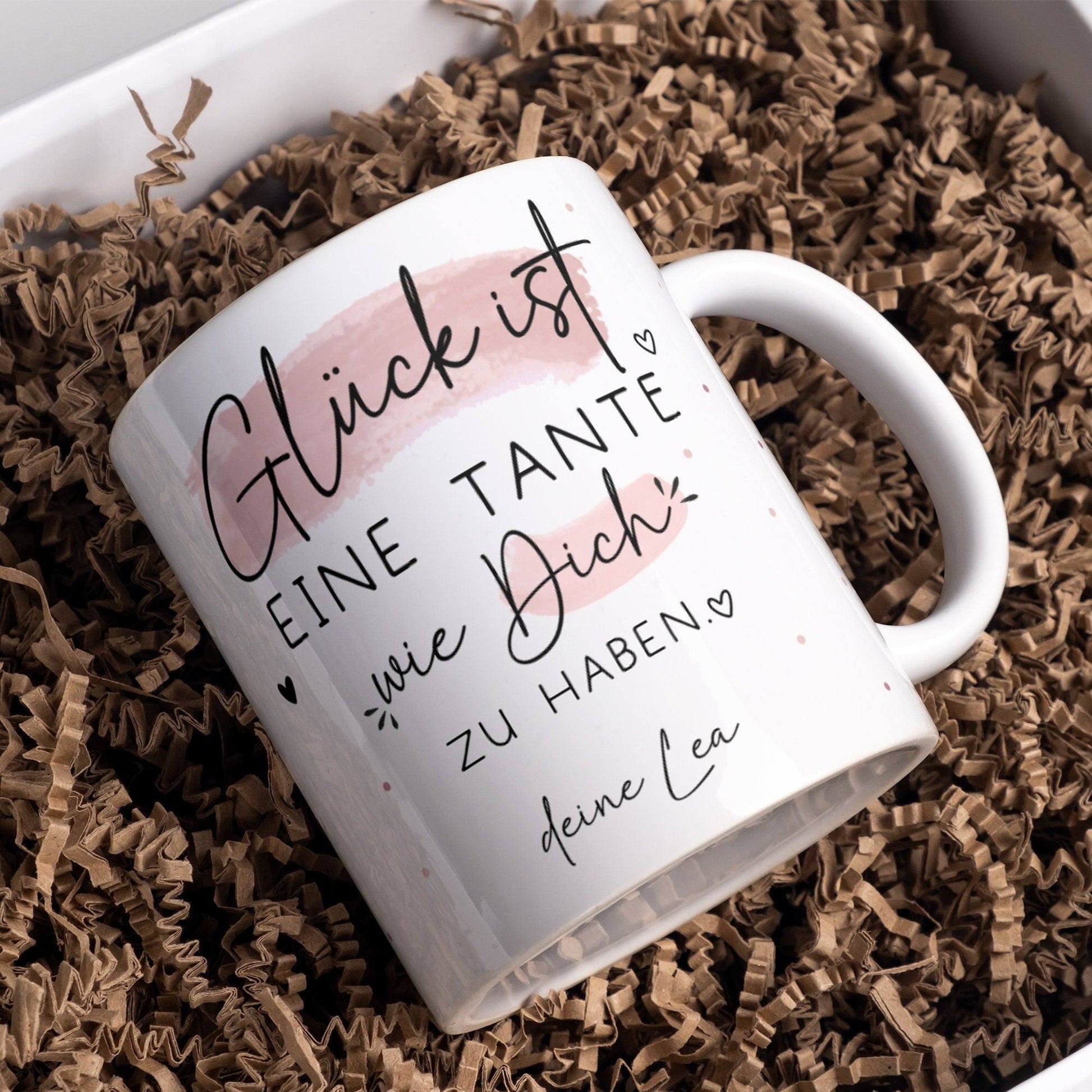 Handgefertigte Personalisierte Tasse mit Wunschnamen – Glück ist eine TANTE wie dich zu haben - Geschenk zu Ostern, Weihnachten, Geburtstag  kleinebuchstaben   