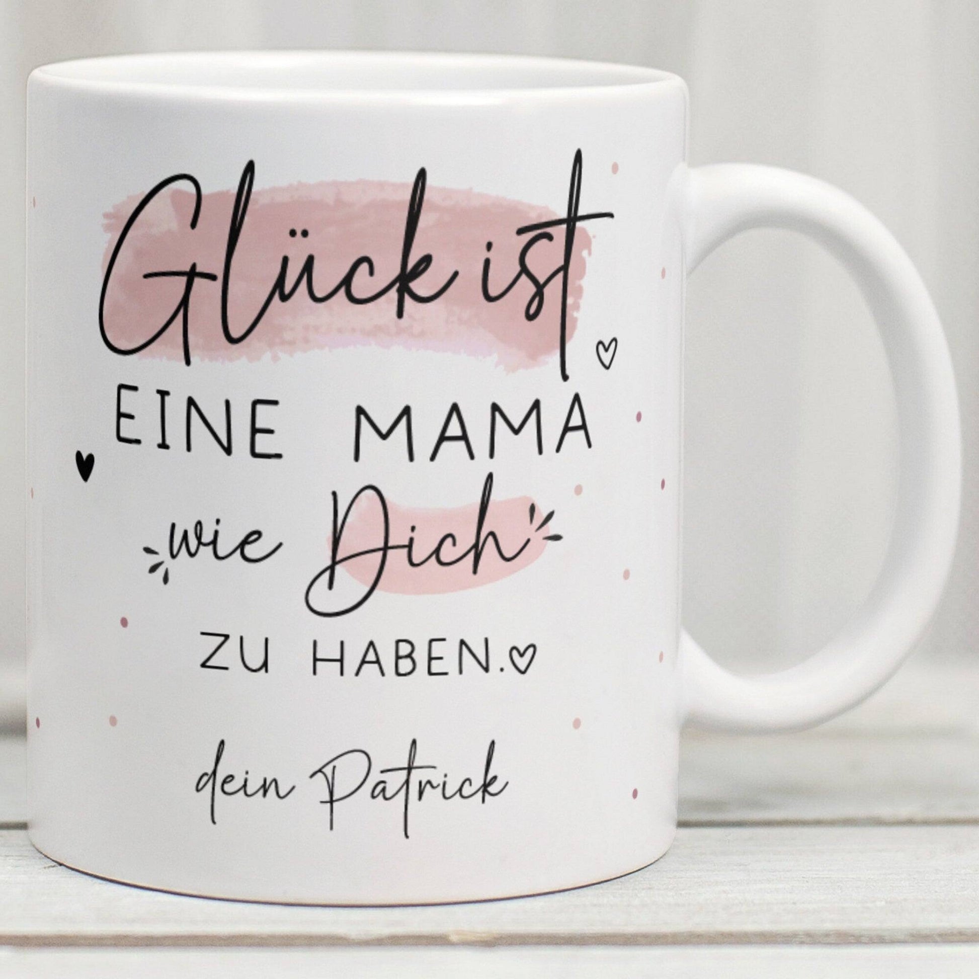 Handgefertigte Personalisierte "Glück ist..." - Tasse. Mama, Oma, Tante, Schwester, Cousine, Hebamme, Nachbarin, Freundin, Wunschtext & Name  kleinebuchstaben Mama - Weiß  