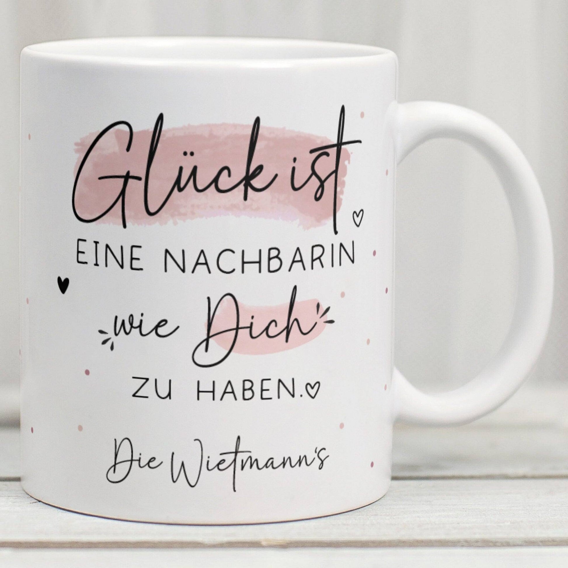 Handgefertigte Personalisierte "Glück ist..." - Tasse. Mama, Oma, Tante, Schwester, Cousine, Hebamme, Nachbarin, Freundin, Wunschtext & Name  kleinebuchstaben Nachbarin - Weiß  