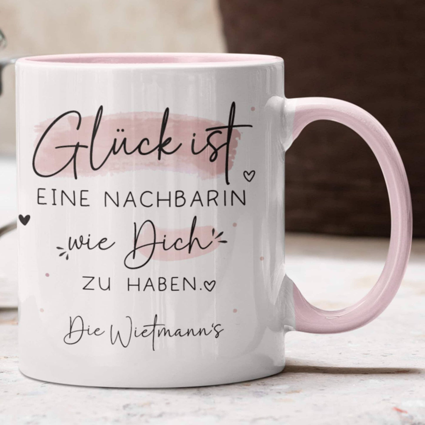 Personalisierte "Glück ist..." - Tasse. Muttertag  Mama, Oma, Tante, Schwester, Cousine, Hebamme, Nachbarin, Freundin, Wunschtext & Name  kleinebuchstaben Nachbarin - Rosa  