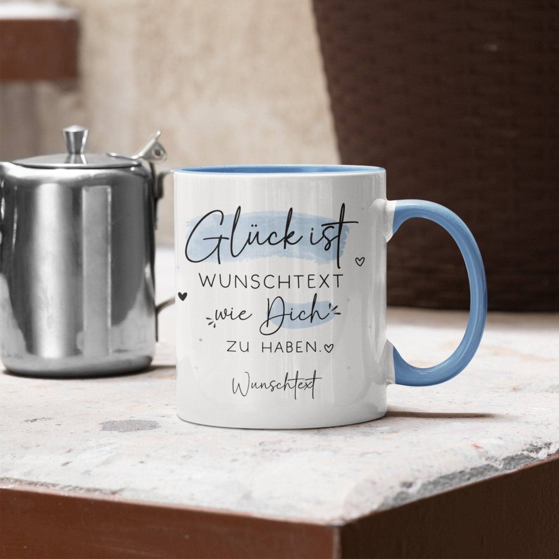 Handgefertigte Personalisierte "Glück ist..." - Tasse komplett mit Wunschtext und Wunschname. Zum Geburtstag, Vatertag, Ostern, Weihnachten  kleinebuchstaben   