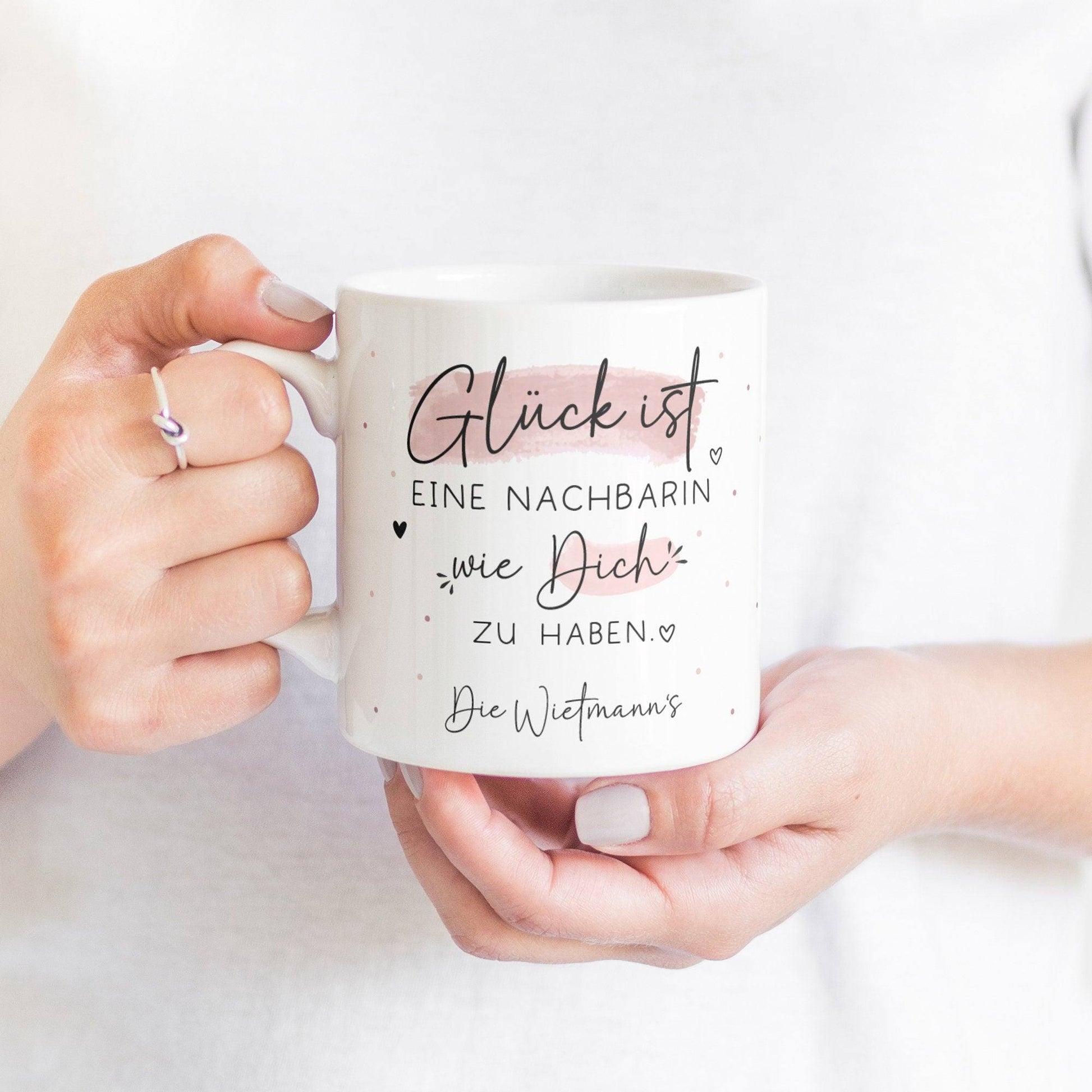 Personalisierte Tasse mit dem Spruch "Glück ist, einen Nachbarn wie dich zu haben". Als Geschenk für Geburtstage, Ostern oder Weihnachten  kleinebuchstaben   