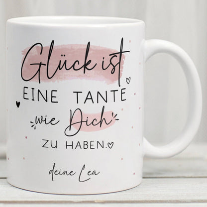 Handgefertigte Personalisierte Tasse mit Wunschnamen – Glück ist eine TANTE wie dich zu haben - Geschenk zu Ostern, Weihnachten, Geburtstag  kleinebuchstaben Tante - Weiß  