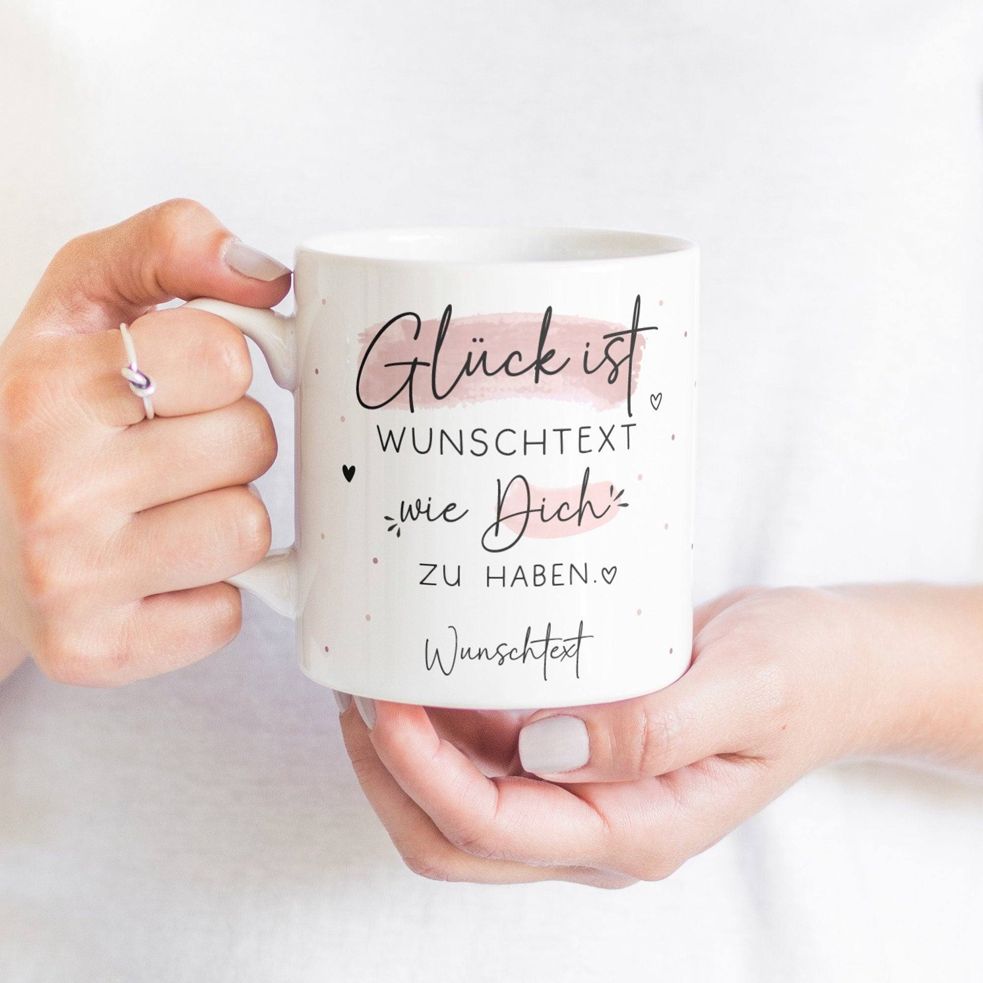 Handgefertigte Personalisierte "Glück ist..." - Tasse komplett mit Wunschtext und Wunschname. Zum Geburtstag, Muttertag, Ostern, Weihnachten  kleinebuchstaben   