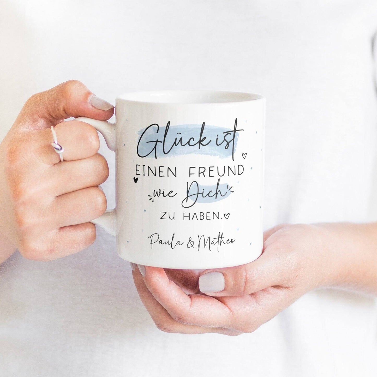 Personalisierte Tasse Freund Wunschname Name "Glück ist einen Freund wie dich zu haben". Perfektes Geschenk zum Geburtstag, zu Ostern oder Weihnachten.  kleinebuchstaben   