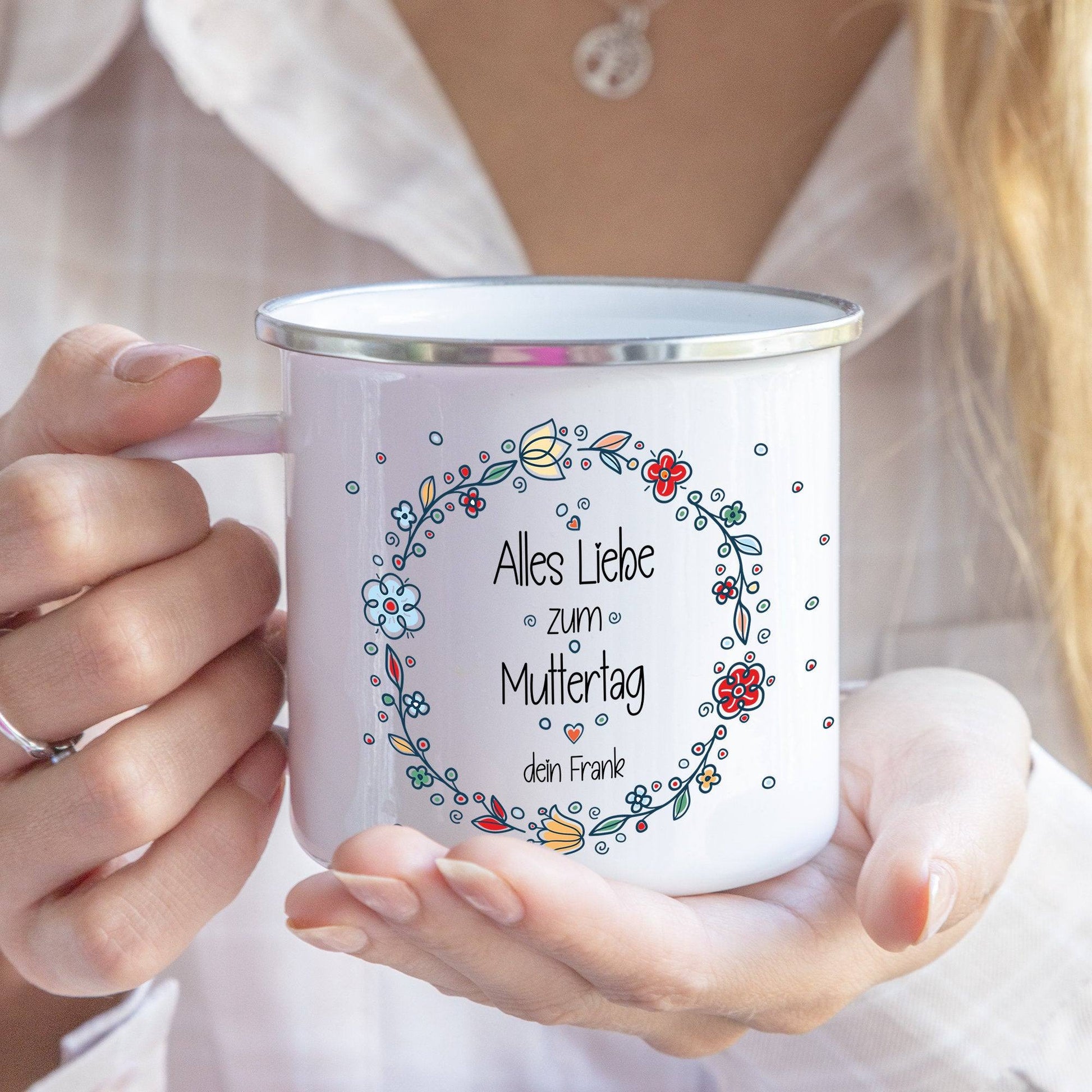 Personalisierter Emaille-Becher/Tasse: "Alles Liebe zum Muttertag" mit [Wunschname] .Ein Geschenk für Geburtstag oder Dankeschön. Blumen  kleinebuchstaben   