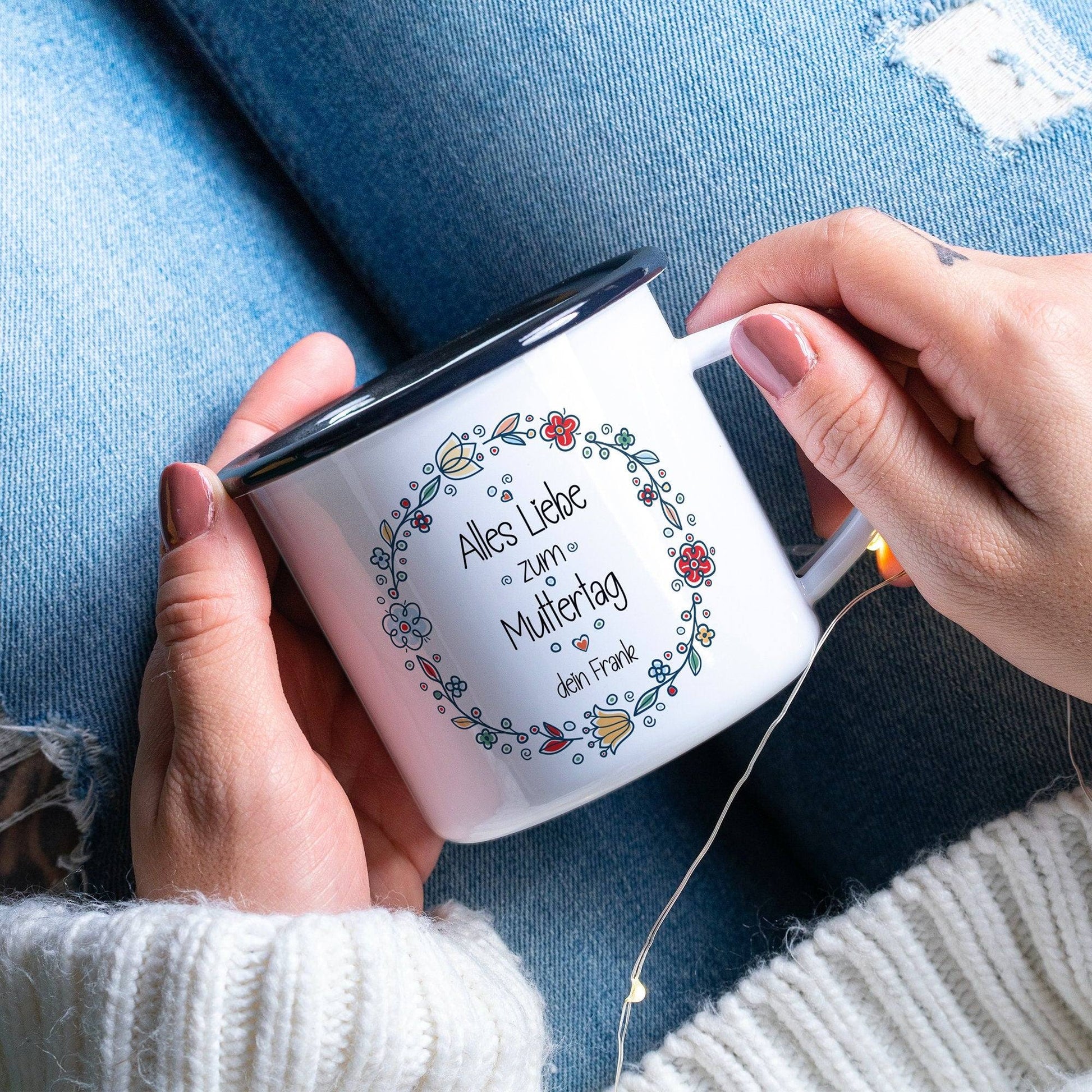 Personalisierte Emaille-Becher Tasse zum Muttertag –"Alles Liebe zum Muttertag [Wunschname]. Persönliches Geschenk zum Geburtstag,Dankeschön  kleinebuchstaben   