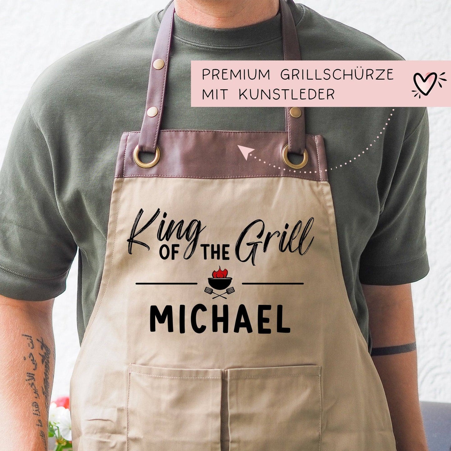 King of the Grill Grillschürze personalisiert für Männer mit Name & Kunstleder zum Geburtstag - Weihnachten Baumwollschürze, Küchenschürze  kleinebuchstaben   