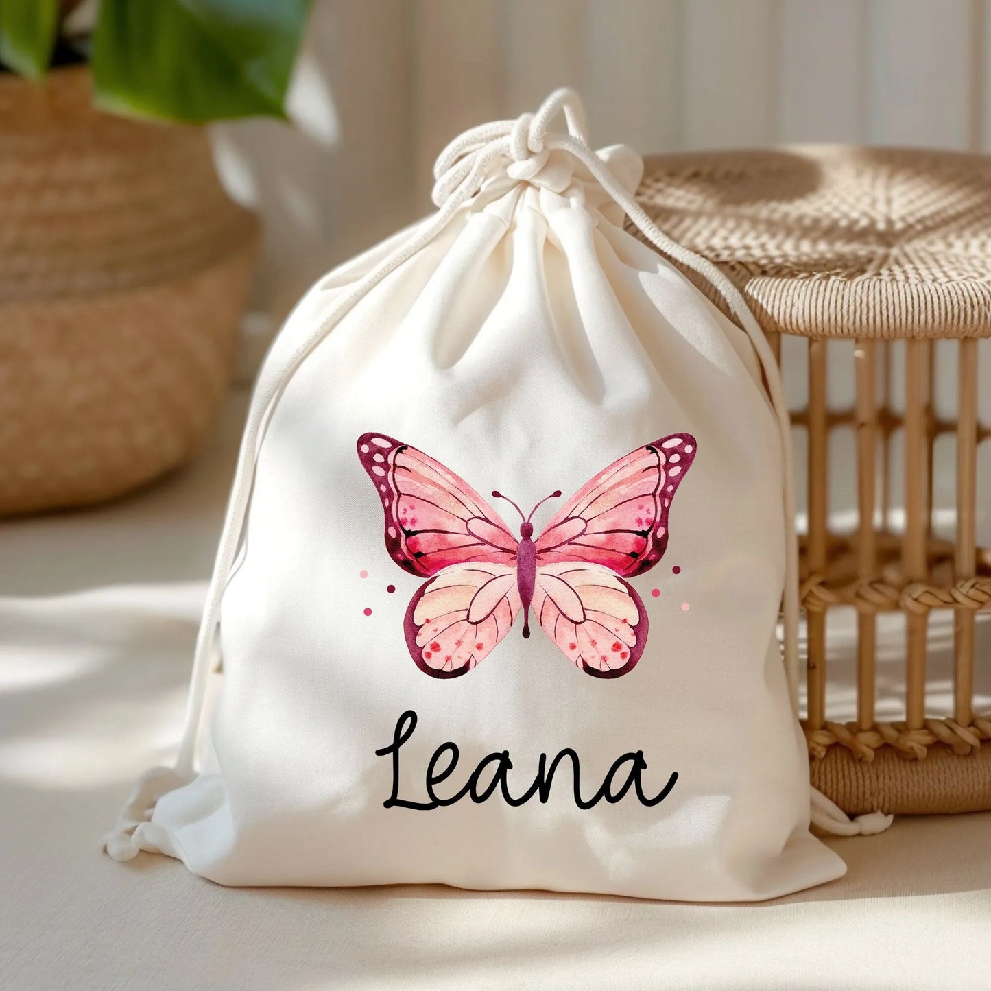 Stofftasche Schmetterling Rosa Personalisiert und Namen. Für Kindergarten und Schule - Wäschebeutel Wechselwäsche KITA | Mädchen & Junge  kleinebuchstaben Turnbeutel Schriftart 1 