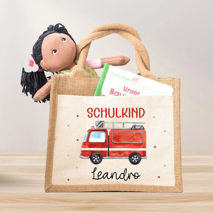 Feuerwehrauto Schulkind Tasche Wunschnamen 2024 | 100% Jute | Löschzug Brandwache | Geschenk Einschulung | Schultüte personalisiert | Schule  kleinebuchstaben ohne Jahreszahl  