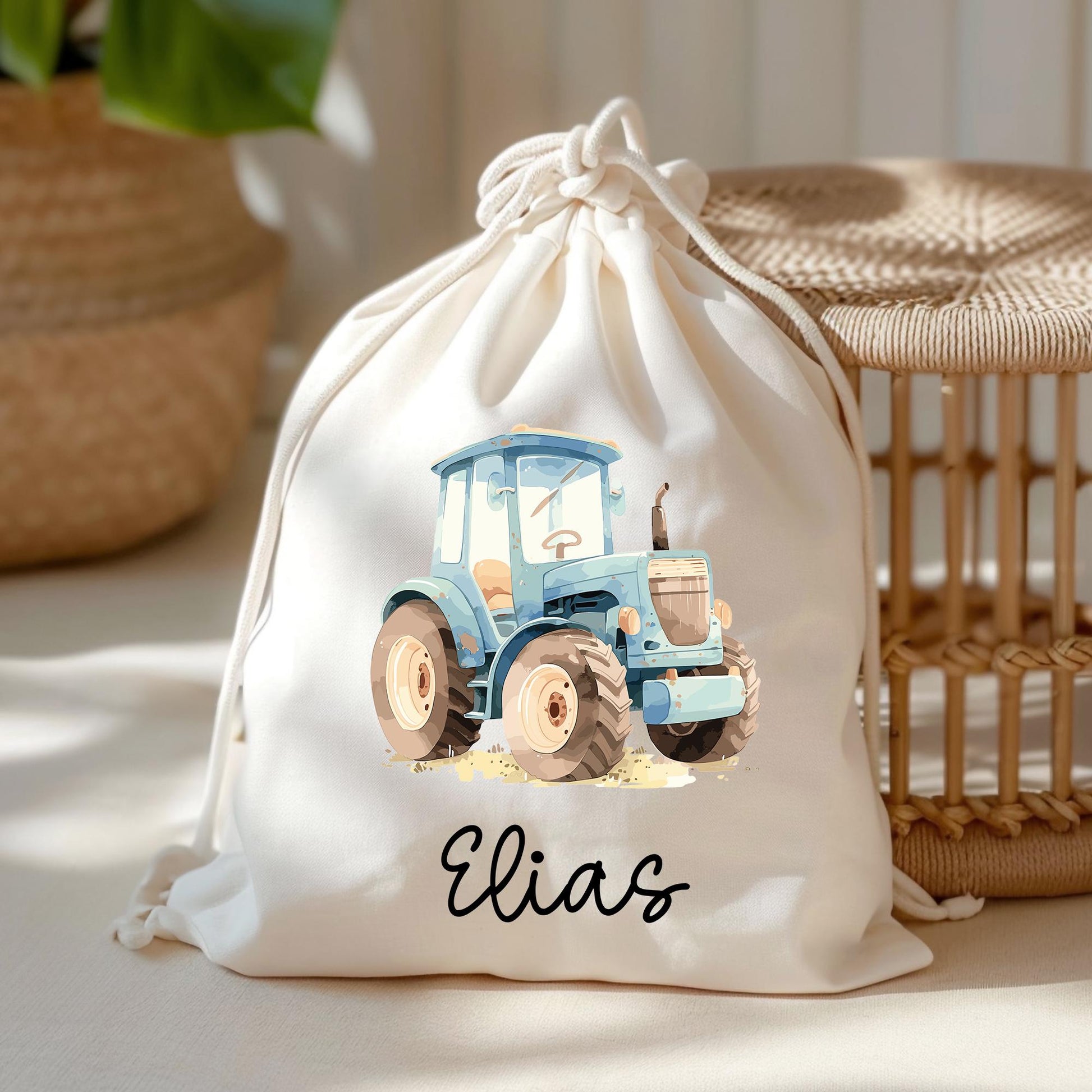 Personalisierte Stofftasche Traktor Blau Name - Kinder Beutel Kindertasche mit Wunschname - Wechselwäsche - Wechselkleidung - Tragetasche  kleinebuchstaben Turnbeutel Schriftart 1 