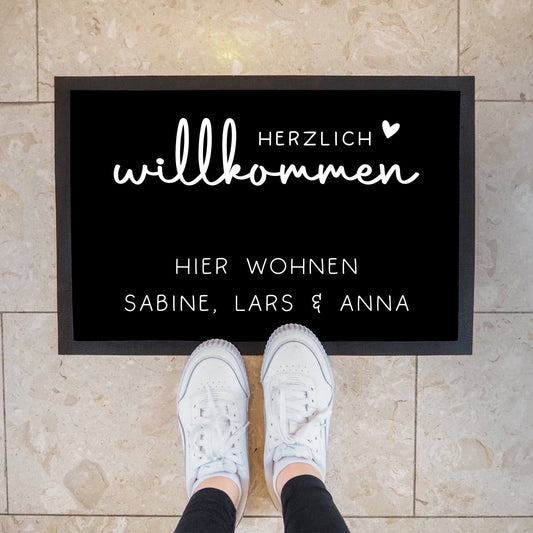 Personalisierte Fußmatte - Fussmatte mit Wunschnamen | Herzlich Willkommen | 60 x 40 cm | Geschenkidee zum Umzug, Einzug für Familien, Umzug  kleinebuchstaben   